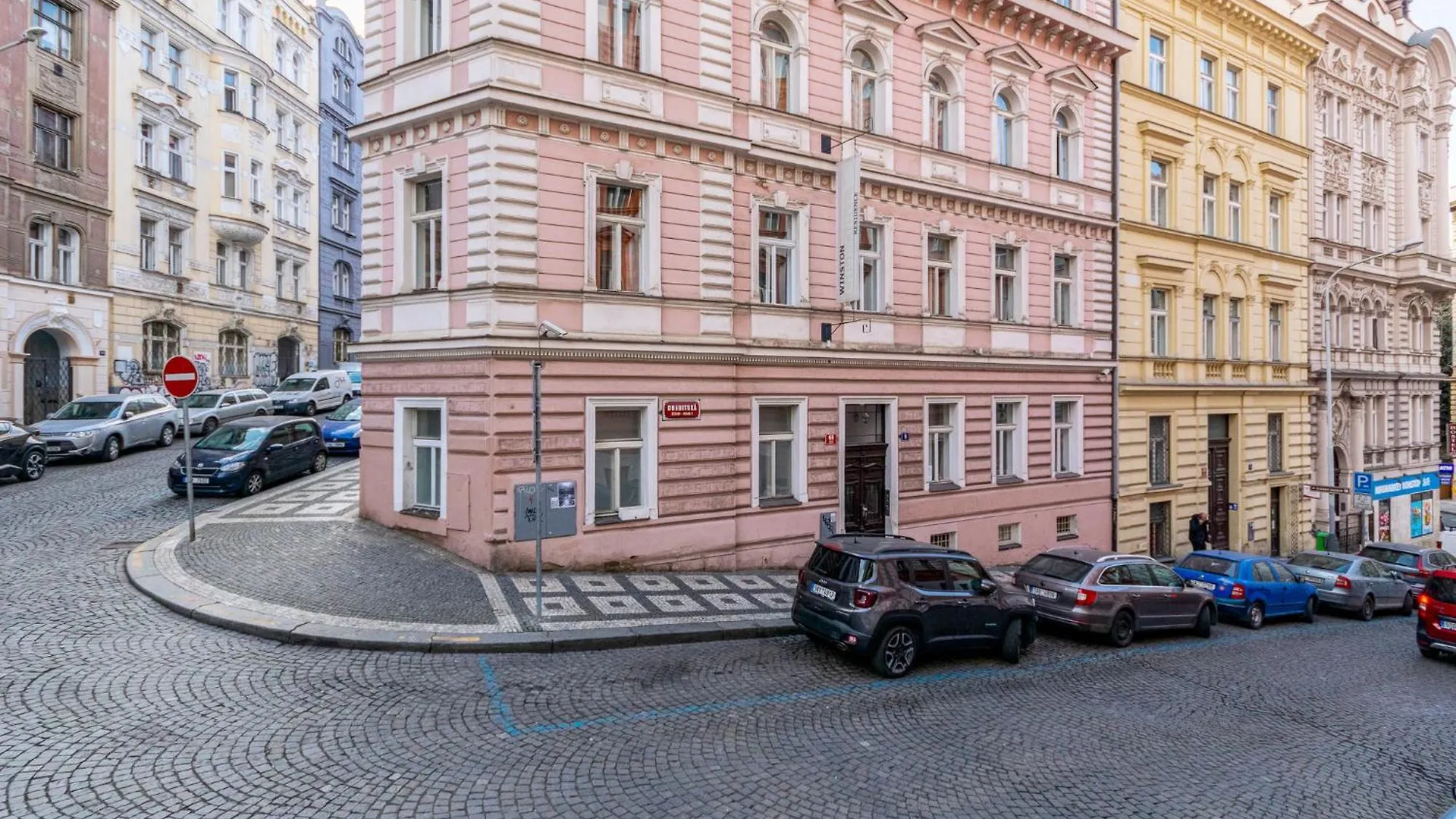Private Retreat Close To Stations In Praha 3